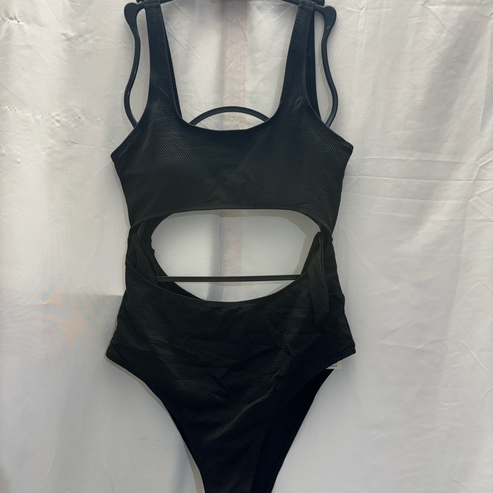 Aerie Black Tie-Side Sports Bra - Picture 6 of 9